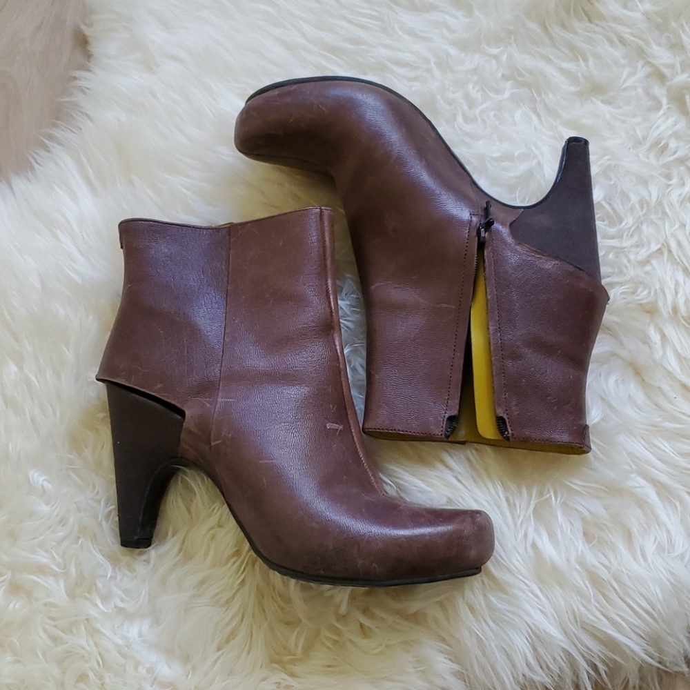 Tsubo ankle boot with cut out heel